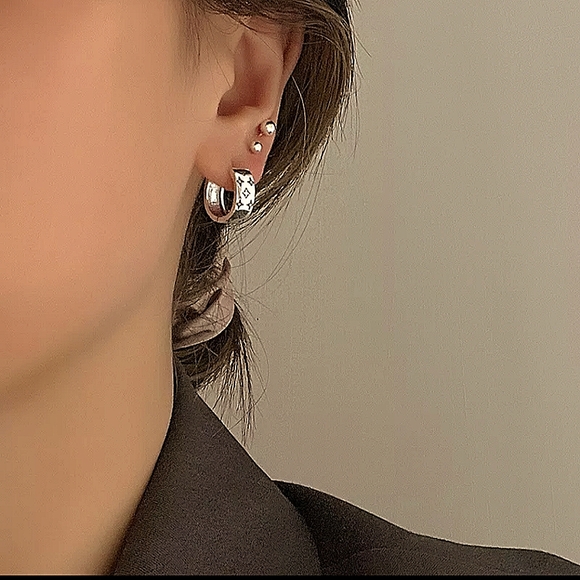 Rose Gold Hoop Minimalist Luxury Earrings - Picture 4 of 5